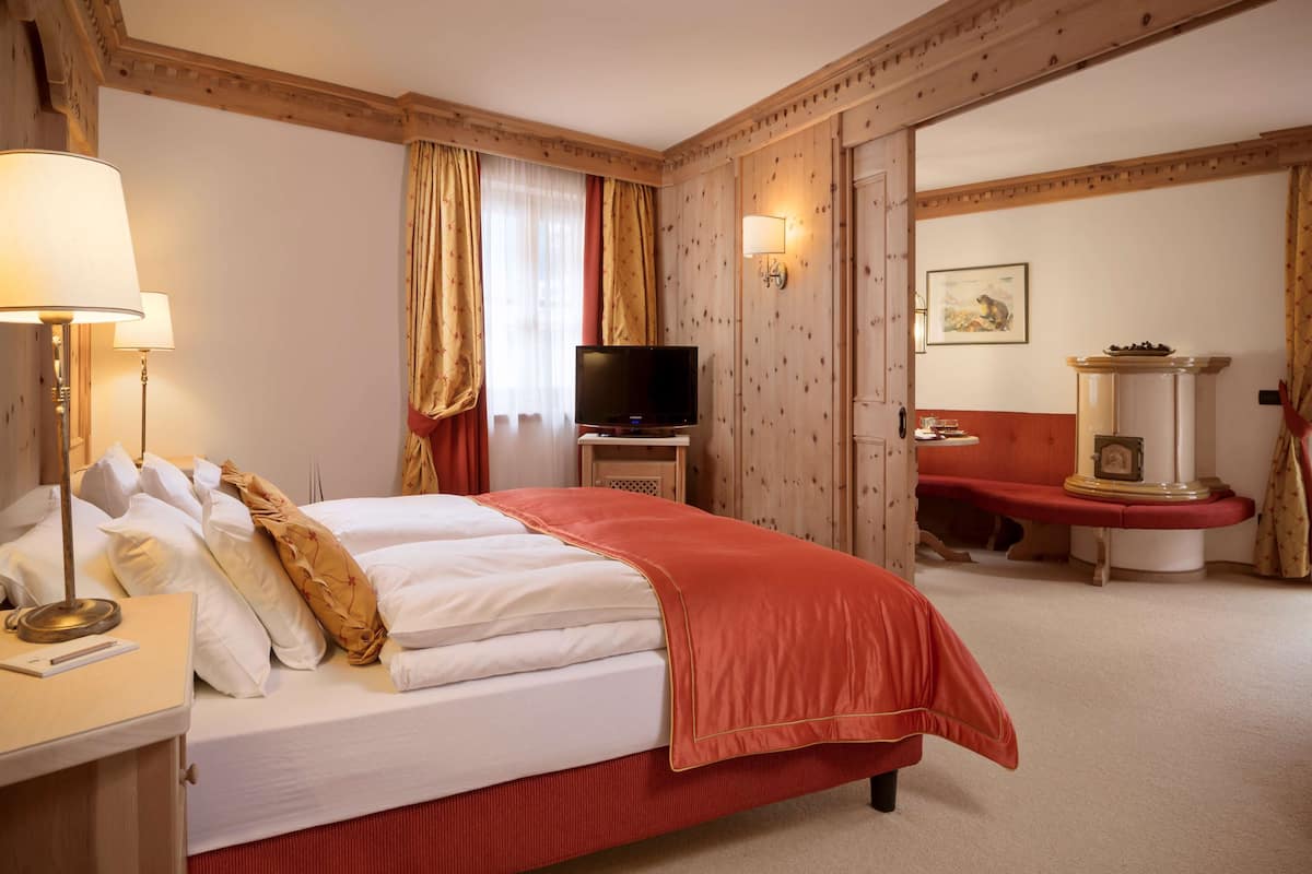 Luxury Suite | Premium bedding, down comforters, Select Comfort beds, minibar