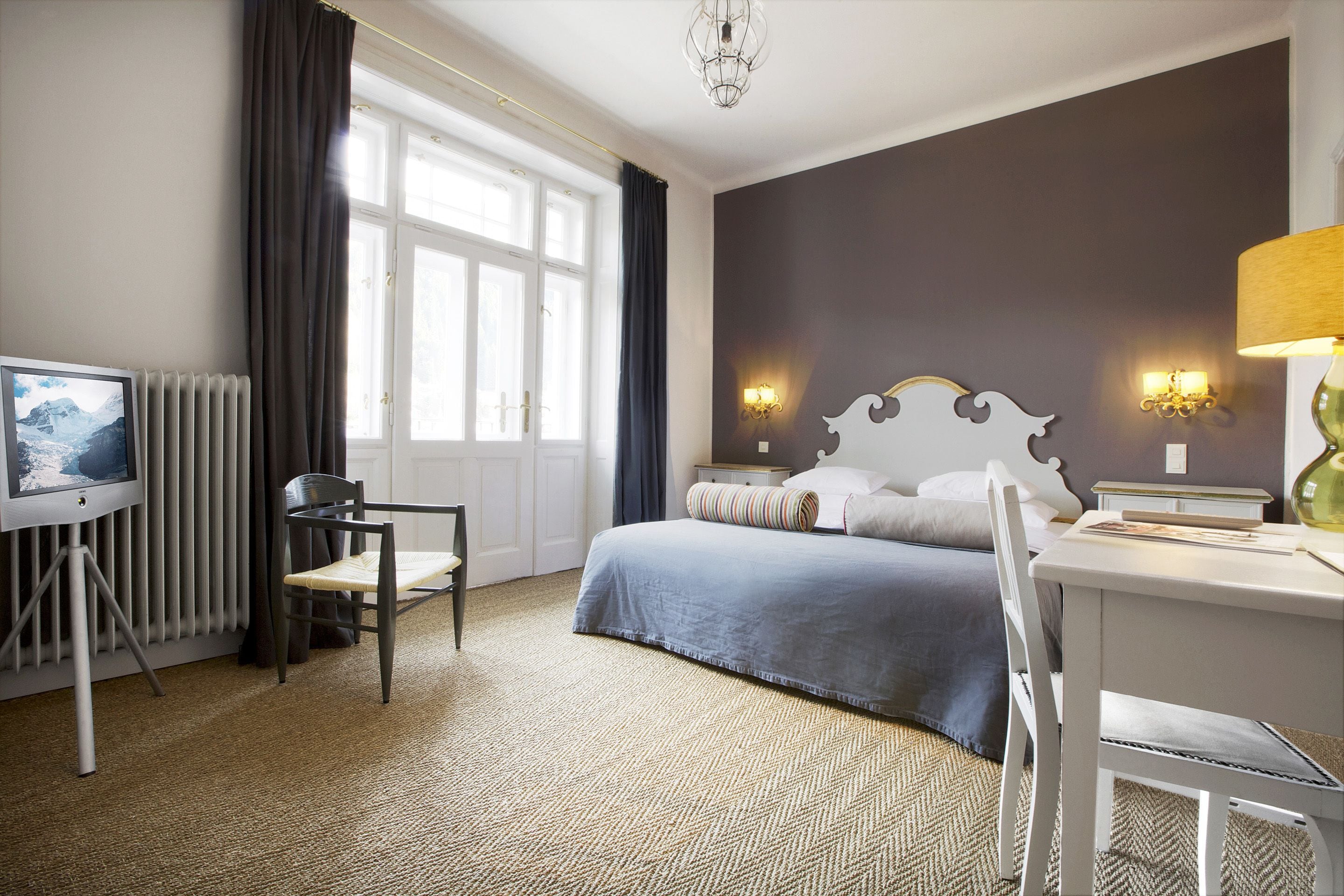 deluxe double room, balcony | in-room safe, individually decorated, individually furnished, desk