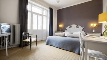 Deluxe Double Room, Balcony | In-room safe, individually decorated, individually furnished, desk