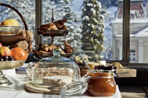 Desayuno buffet todos los días (con cargo) 