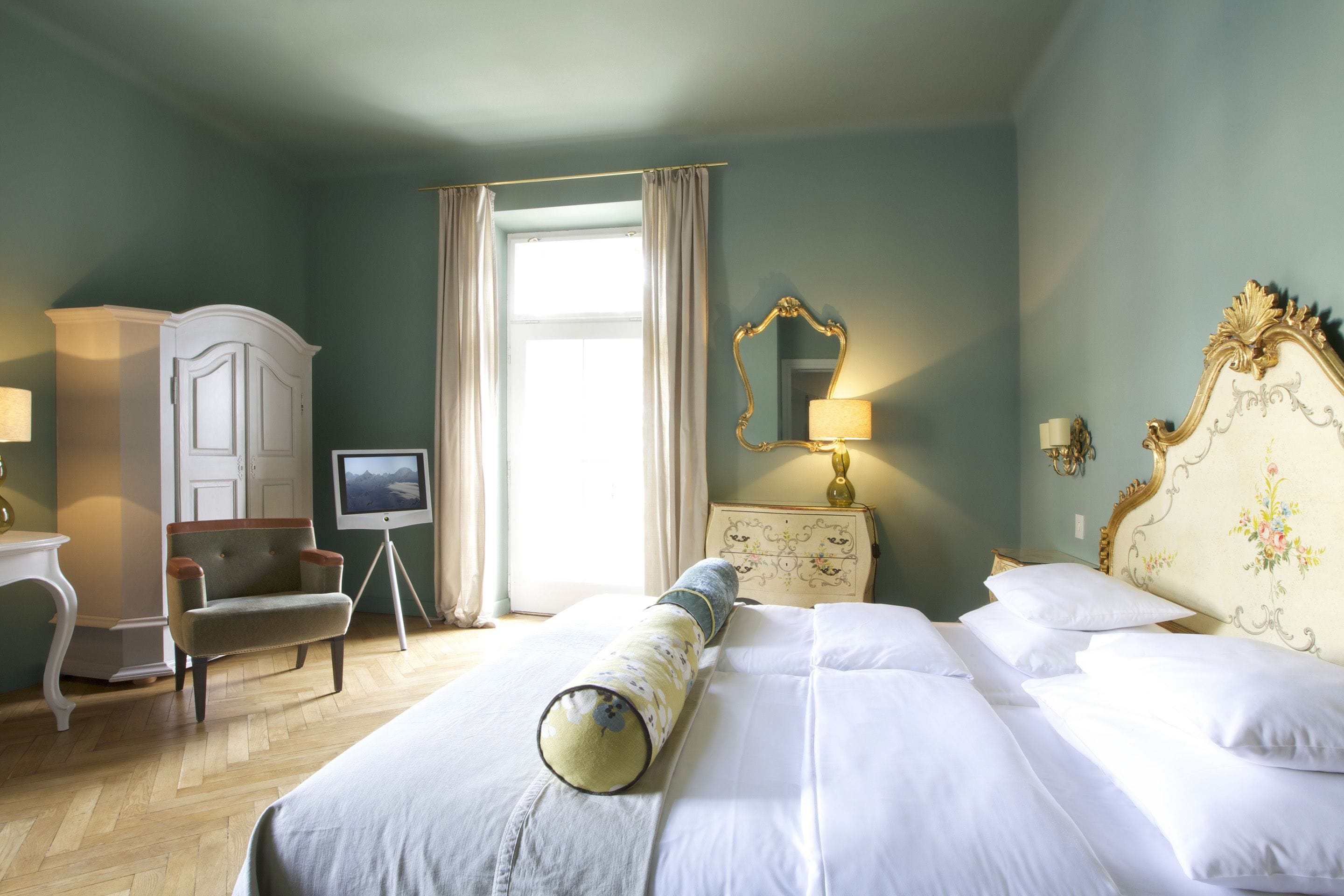 Deluxe Triple Room, Balcony | In-room safe, individually decorated, individually furnished, desk