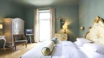 In-room safe, individually decorated, individually furnished, desk