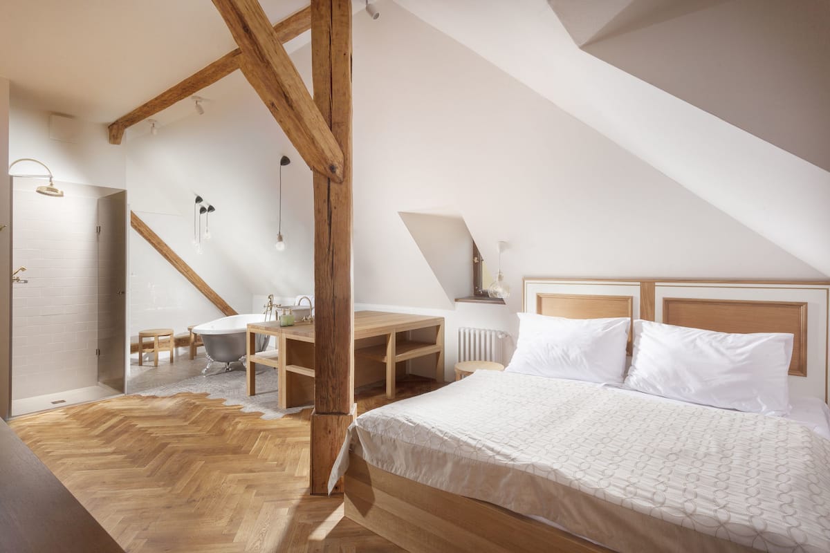 Deluxe tweepersoonskamer, 1 kingsize bed | Een kluis op de kamer, een strijkplank/strijkijzer, gratis wifi