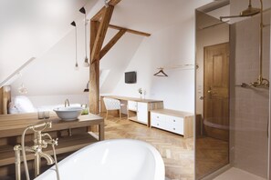 Deluxe tweepersoonskamer, 1 kingsize bed | Een kluis op de kamer, een strijkplank/strijkijzer, gratis wifi