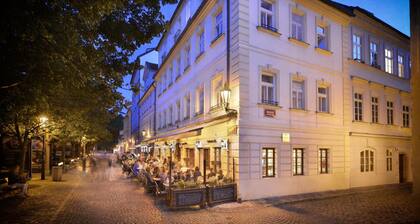 Hotel At the Golden Scissors