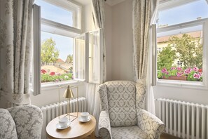 Charles Bridge View Suite | In-room safe, free WiFi, bed sheets - Hotel At the Golden Scissors (Prague)