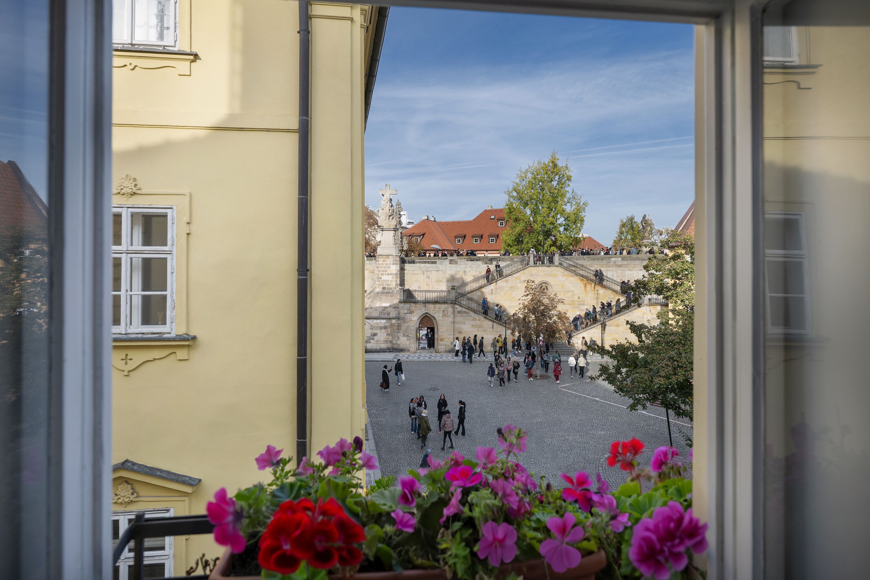 Charles Bridge View Suite | Öryggishólf í herbergi, straujárn/strauborð, ókeypis þráðlaus nettenging
