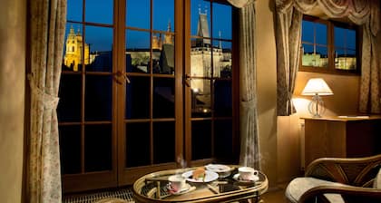 Hotel At the Golden Scissors