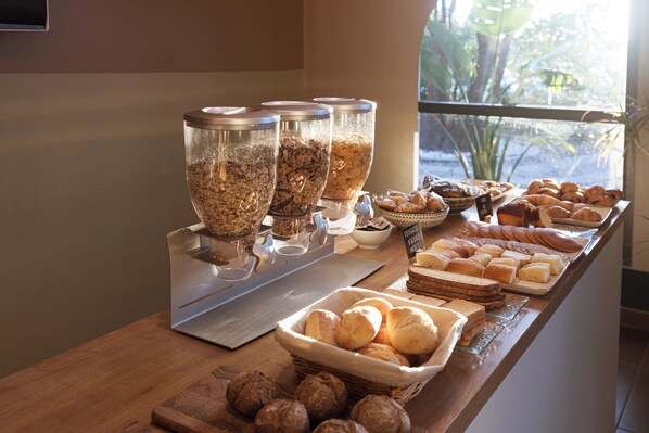 Petit déjeuner buffet servi tous les jours en supplément