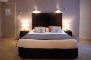Quarto casal | Roupas de cama premium, individualmente mobiliados, escrivaninha