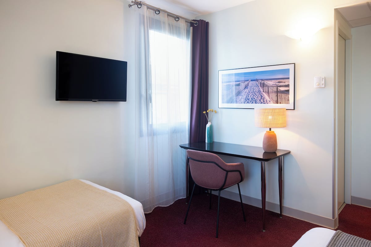 Luxe beddengoed, individueel gemeubileerd, een bureau