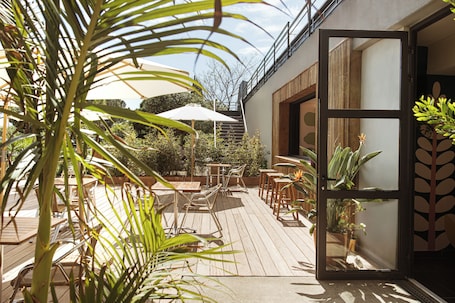 Exterior. Les Jardins du Canal