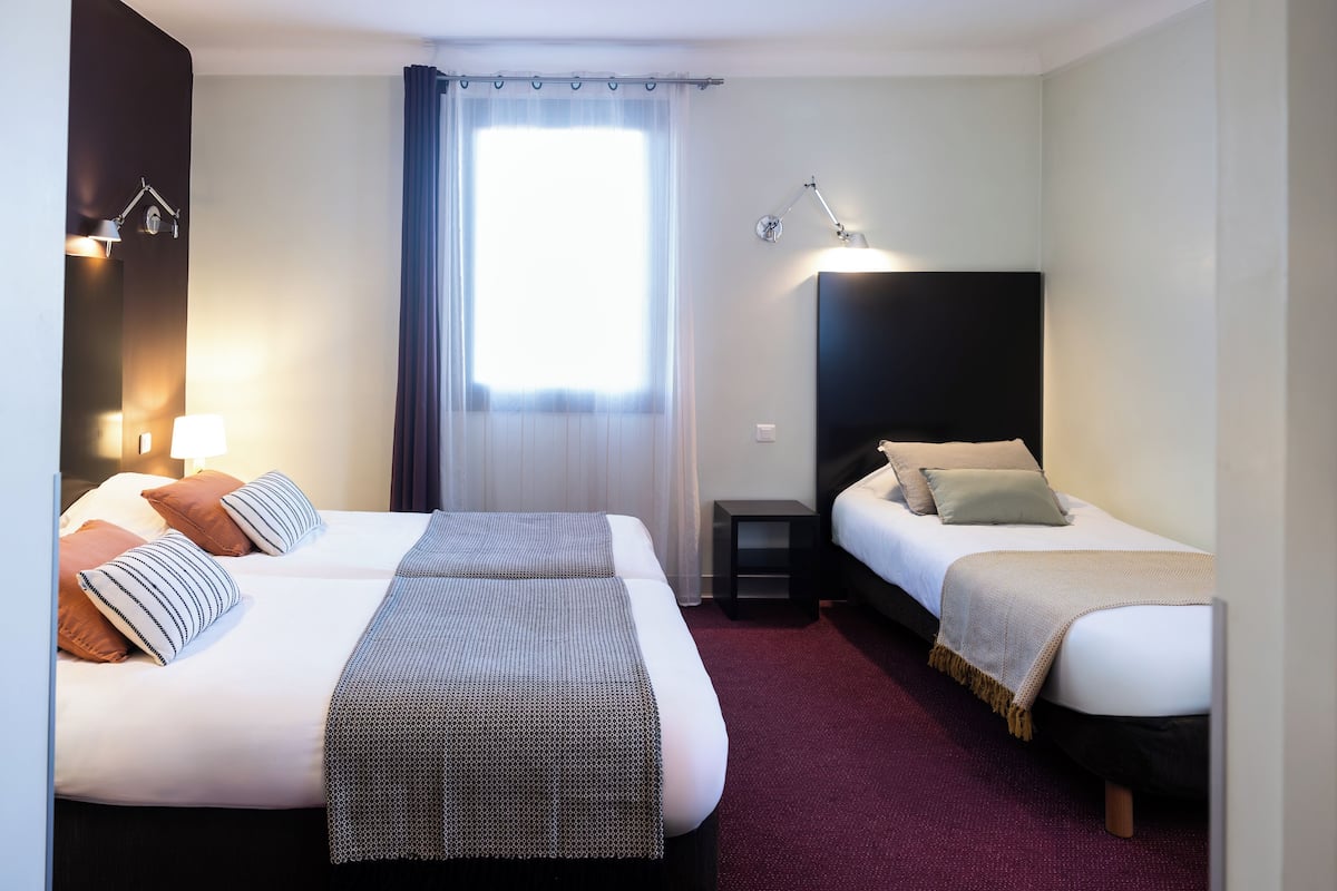 Luxe beddengoed, individueel gemeubileerd, een bureau