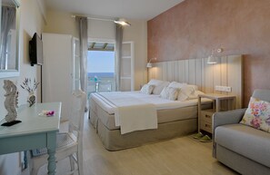 デラックス スタジオ シービュー | 高級寝具、��羽毛の掛け布団、デスク、防音設備