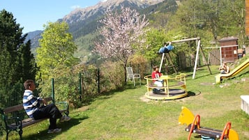 Children’s play area – outdoor