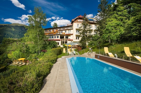 Außenbereich. Hotel Alpenblick