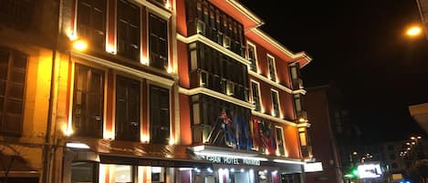 Façade de lâhĂ©bergement - soirĂ©e/nuit
