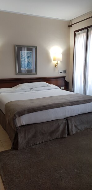 In-room safe, blackout curtains, free WiFi, bed sheets