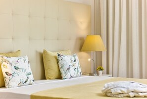 Deluxe Room, Partial Ocean View