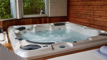 Indoor spa tub