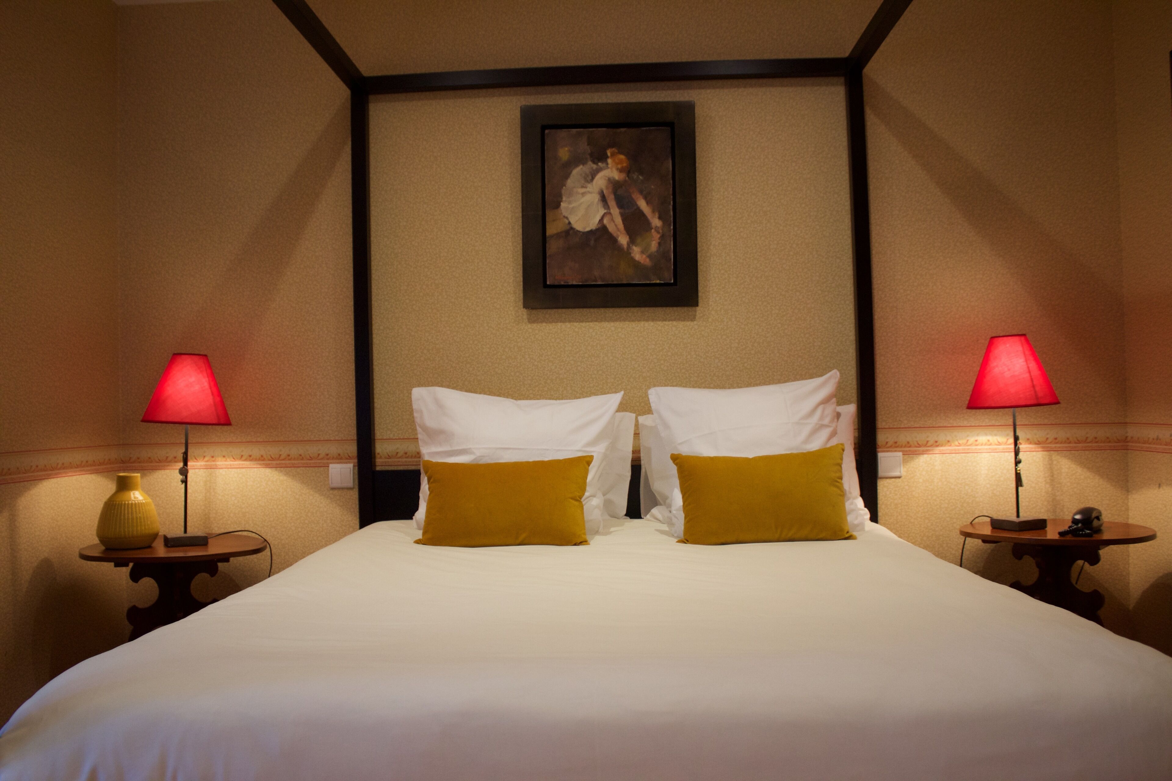 traditional double room | desk, blackout curtains, soundproofing, free cots/infant beds