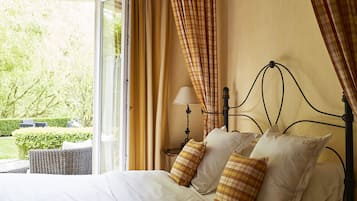 Exclusive Double Room | Bathroom | Free toiletries, hair dryer, bathrobes, towels