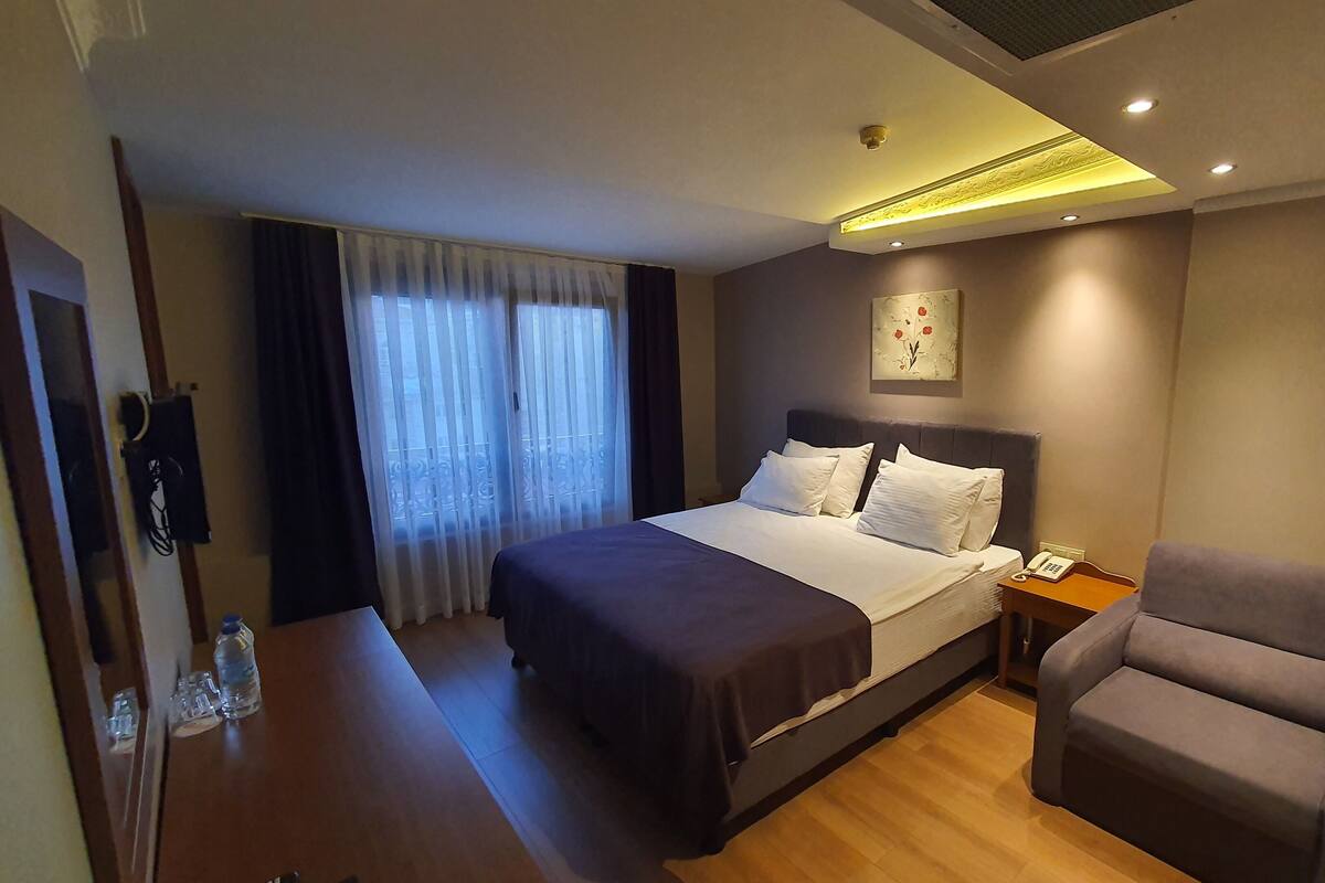 標準雙人或雙床房 | 高級寢具、Select Comfort 床墊、迷你吧、客房內保險箱