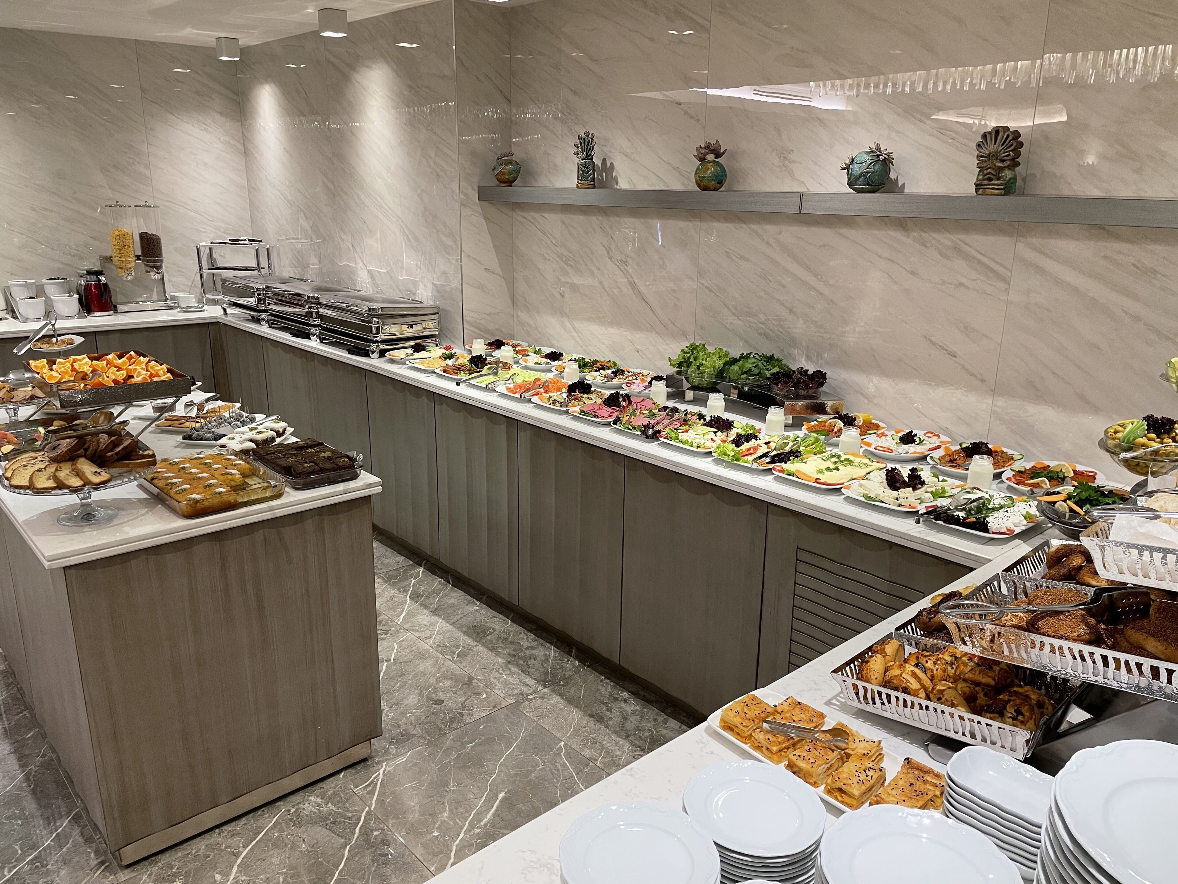 Free daily buffet breakfast