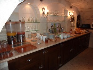 Petit déjeuner buffet (11 EUR par personne)