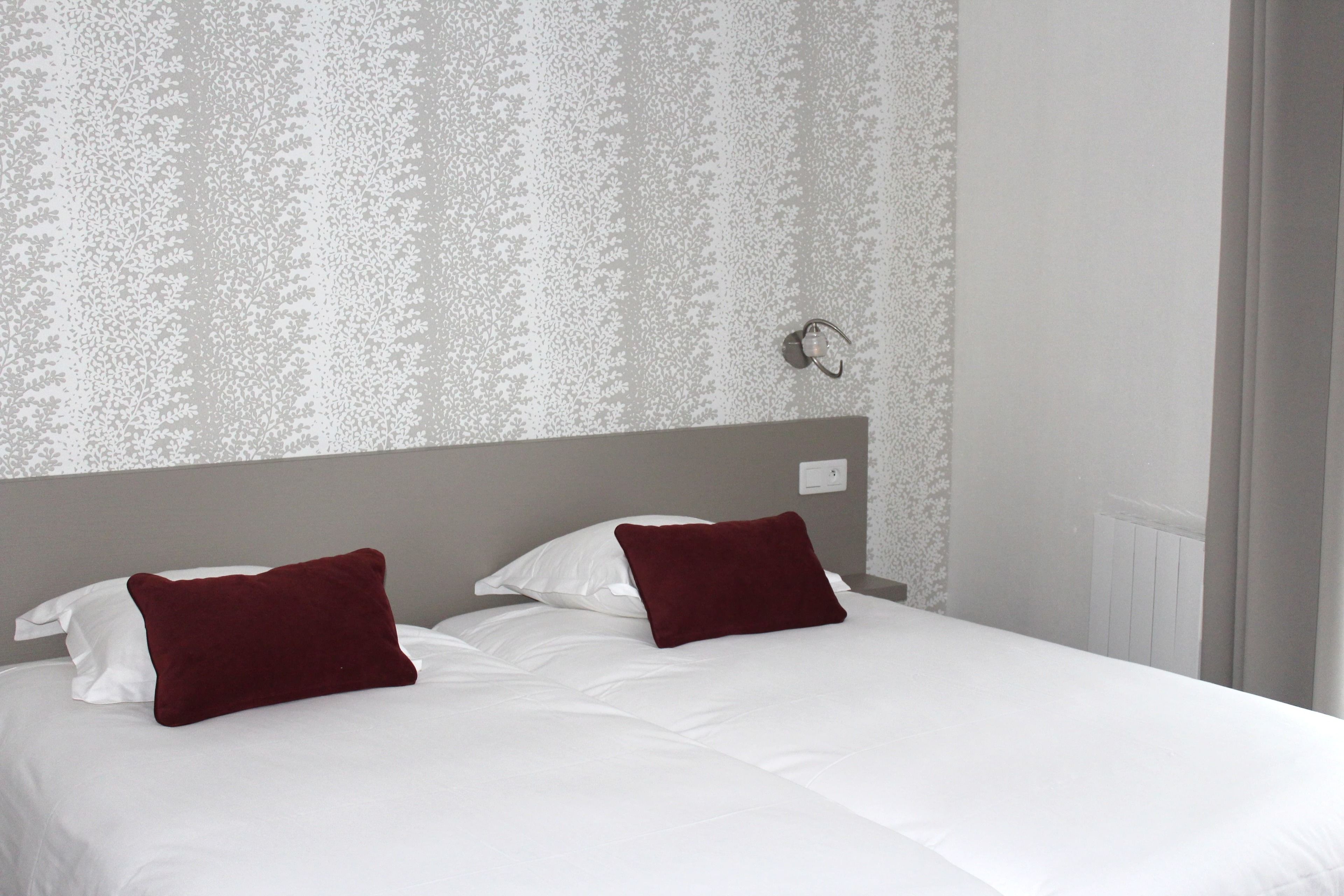 twin room, bathtub | desk, free cots/infant beds, free wifi, bed sheets