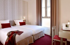 Twin Room, Bathtub | Desk, free cots/infant beds, free WiFi, bed sheets - Hôtel du Manoir (Tours)