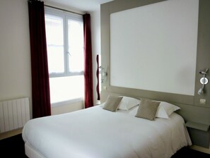 Comfort Double Room Single Use, Bathtub | Desk, free cribs/infant beds, free WiFi, bed sheets - Hôtel du Manoir (Tours)