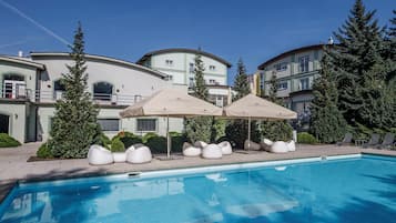 Seasonal outdoor pool, open 10:00 AM to 7:00 PM, sun loungers