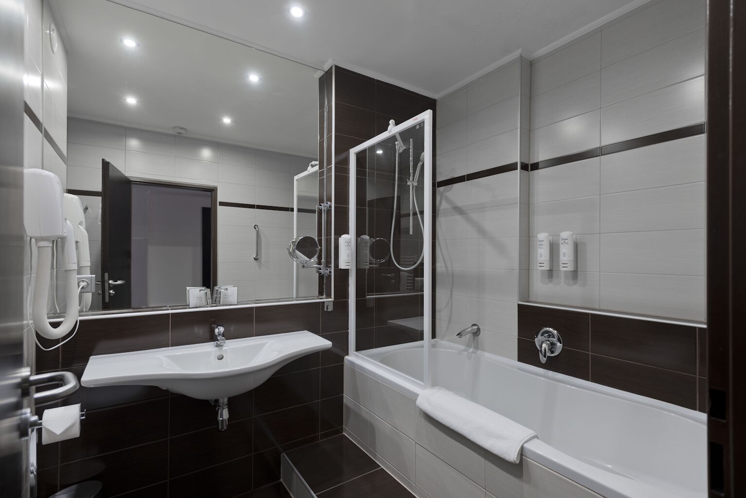 superior double room | bathroom | free toiletries, hair dryer, towels