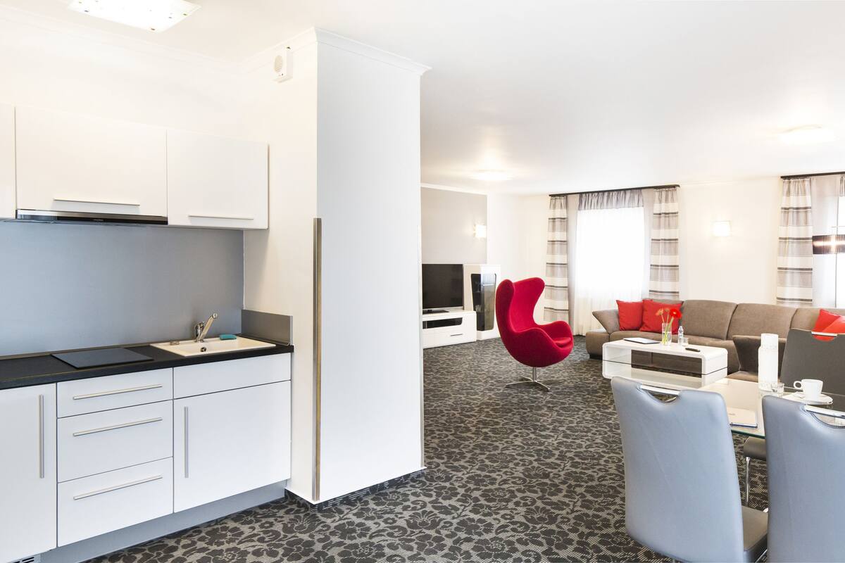 grand suite | private kitchen | mini-fridge