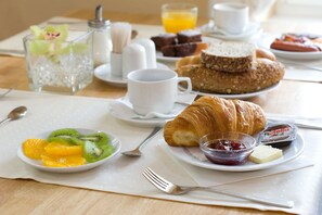 Café da manhã com buffet todos os dias mediante uma taxa