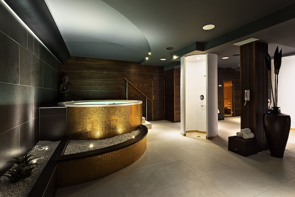 Couples treatment rooms, sports massages