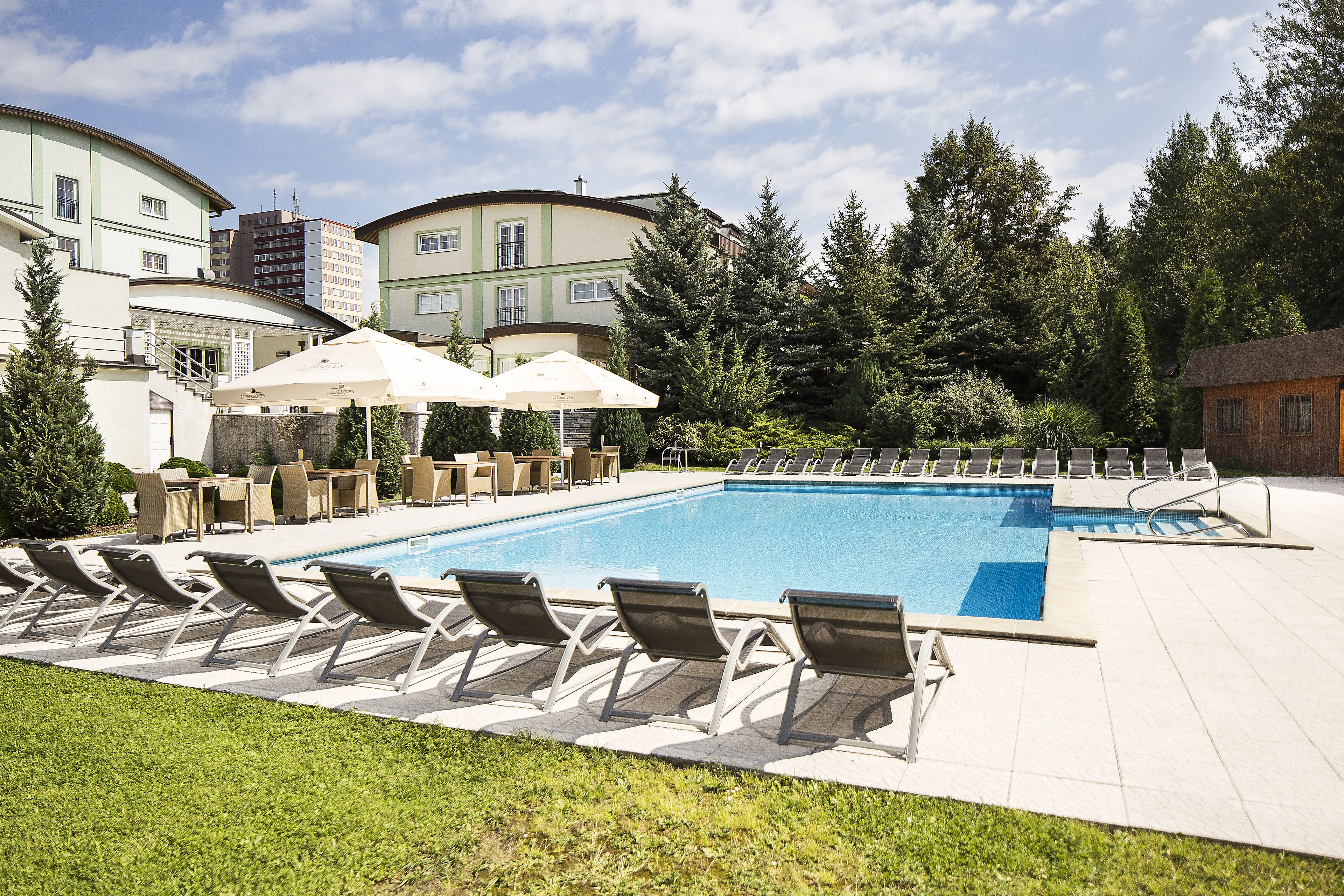 seasonal outdoor pool, open 10:00 am to 7:00 pm, pool loungers