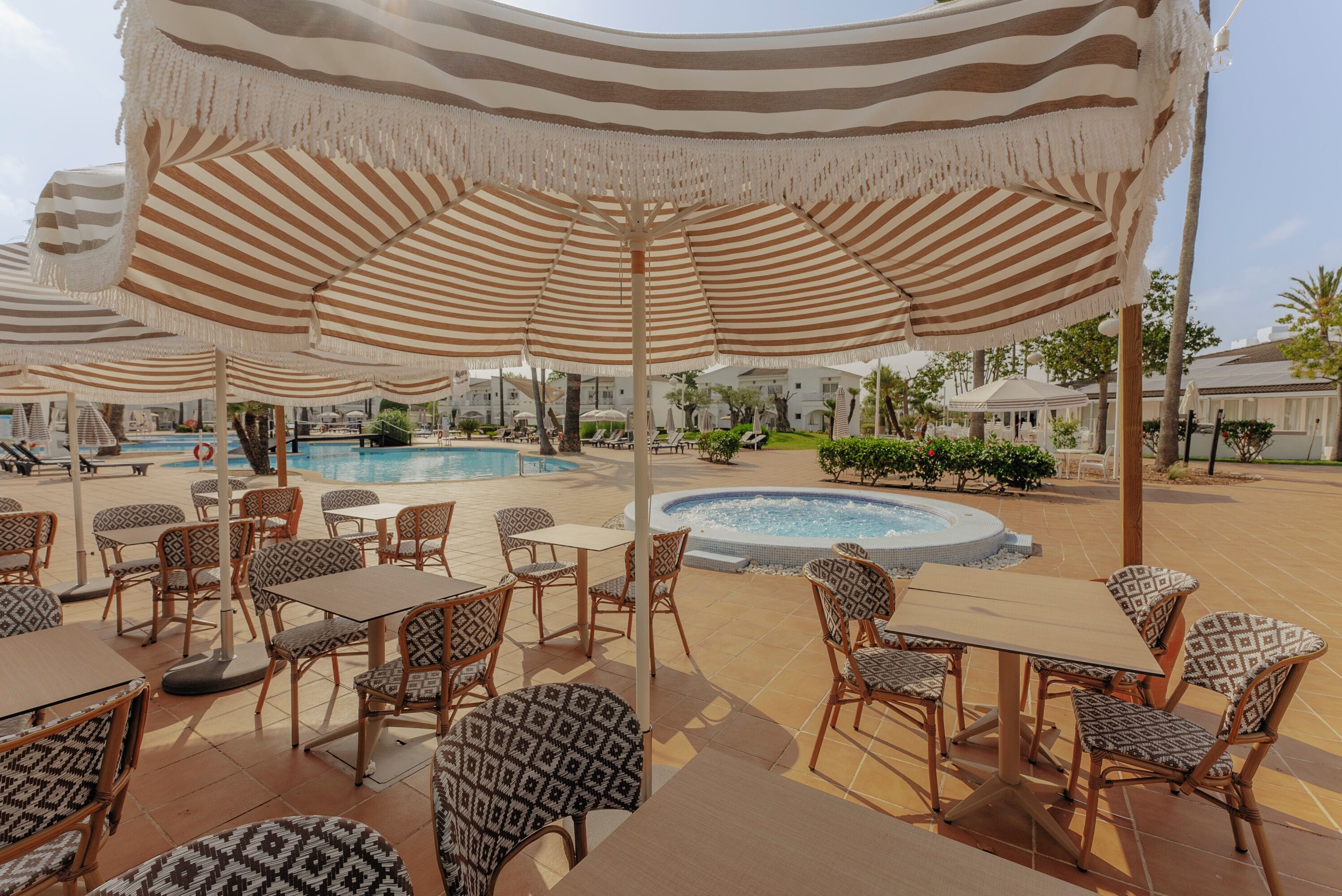 Poolside bar
