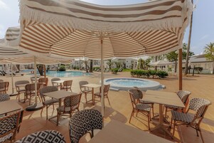 Bar vid poolen