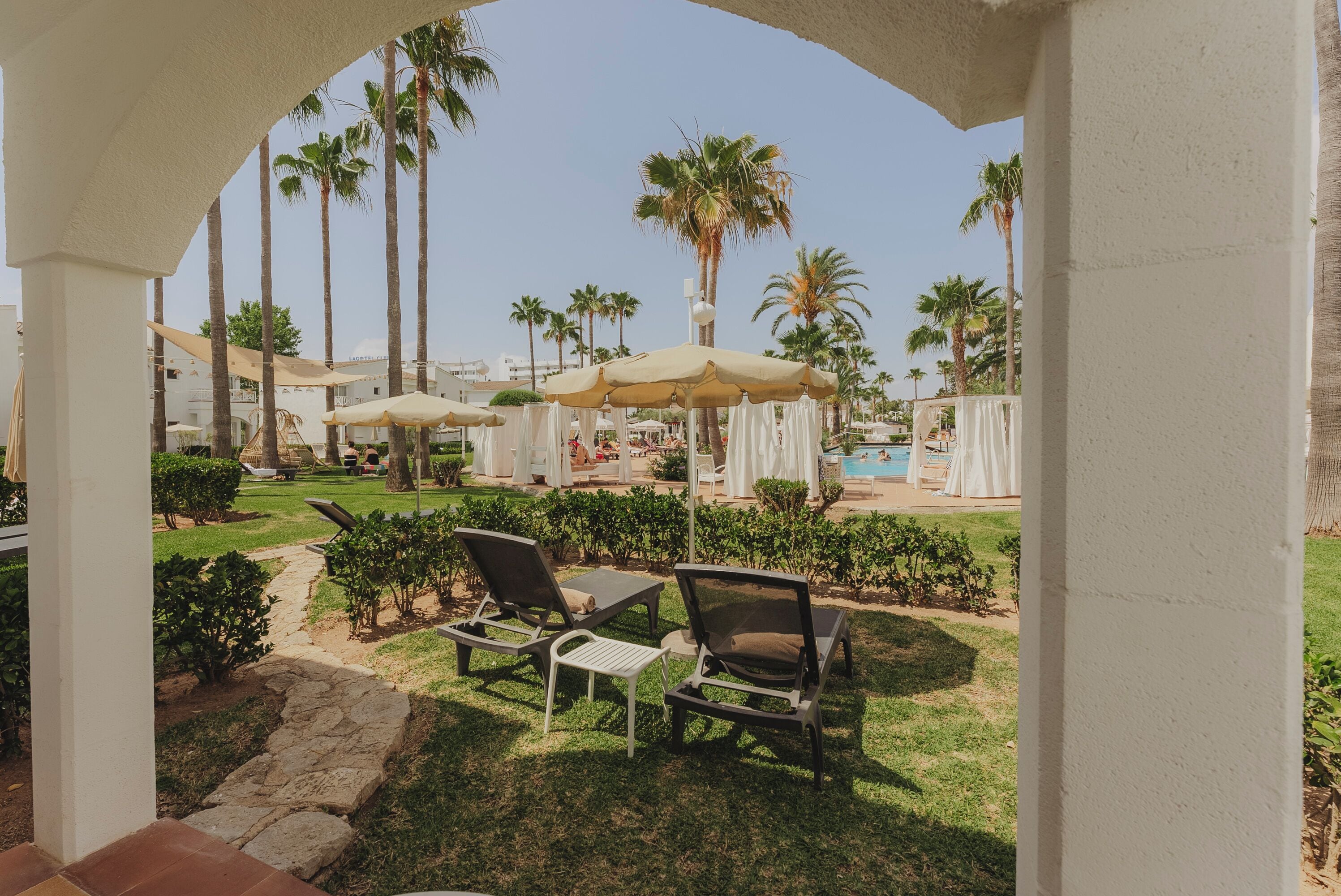 Premium tweepersoonskamer, terras | Een bureau, verduisterende gordijnen, gratis wifi, beddengoed