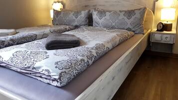 Room (small double room) | Individually decorated, individually furnished, desk, free WiFi