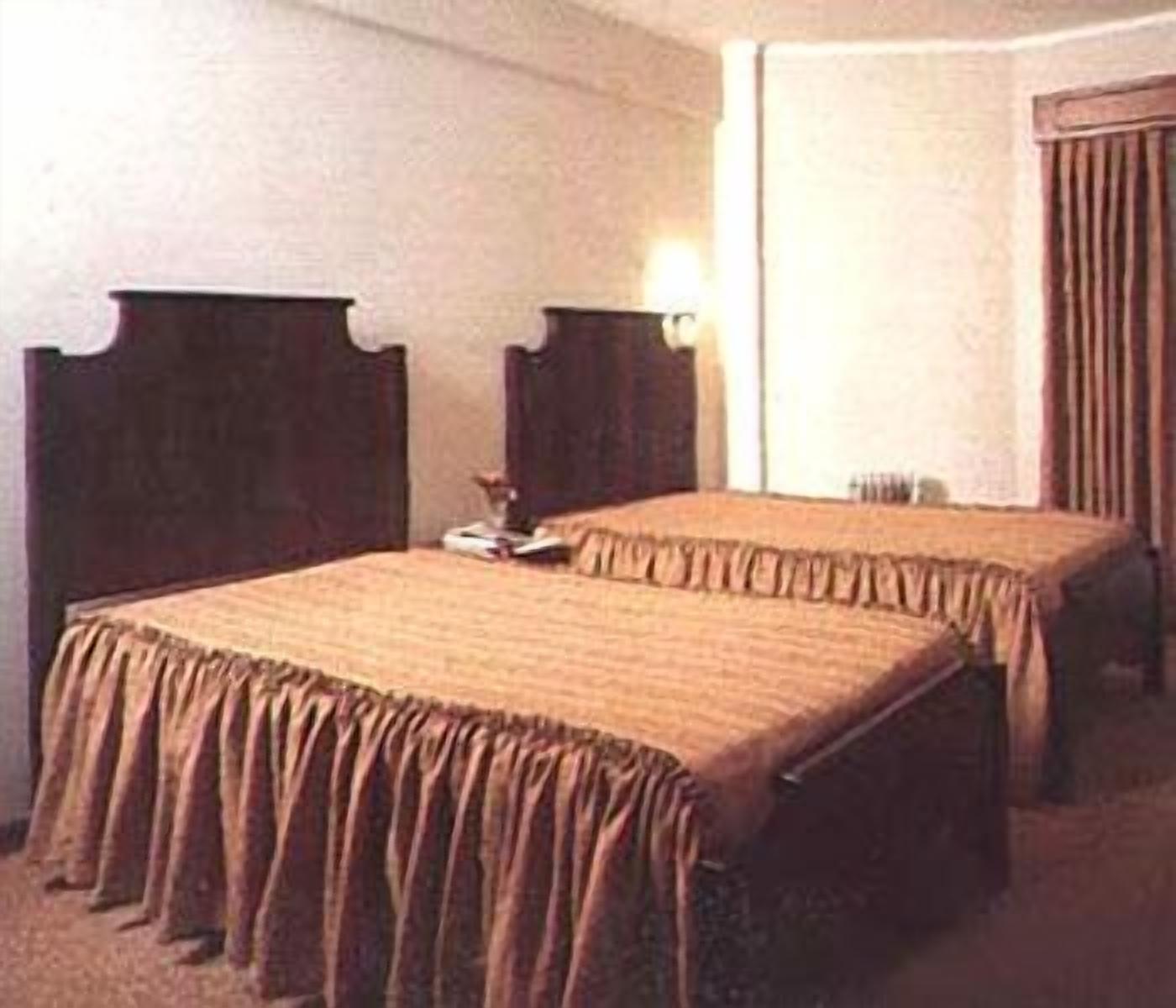 twin room | free wifi, bed sheets