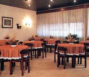 Café da manhã continental todos os dias (EUR 2.50 por pessoa)