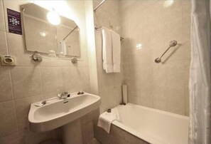 Single Room | Bathroom | Towels - Hotel Palanca (Porto)