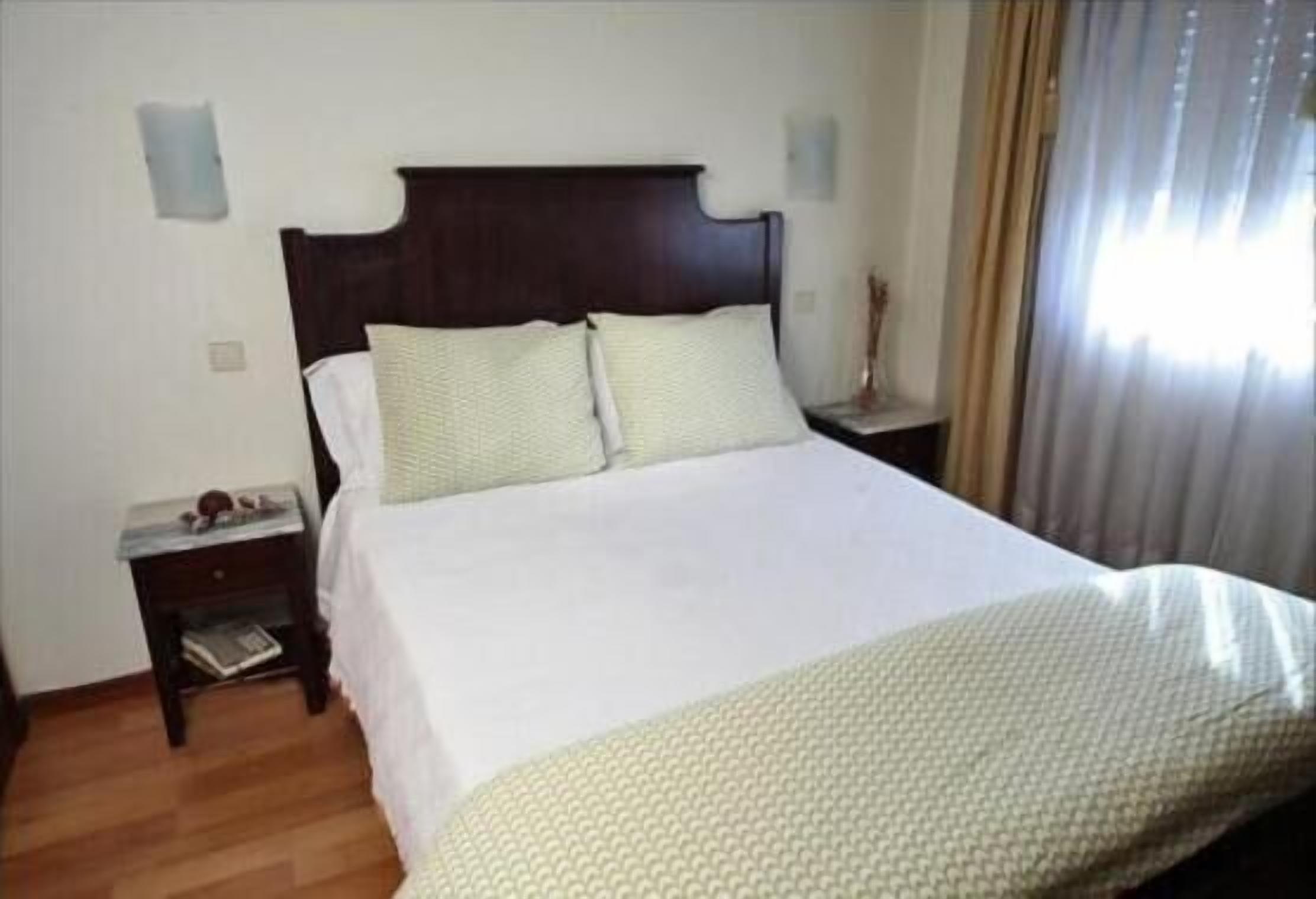 single room | free wifi, bed sheets