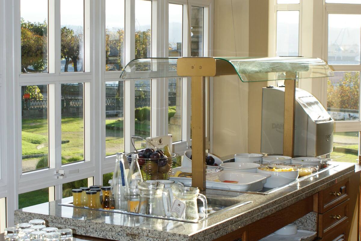 lunch and dinner served, local cuisine