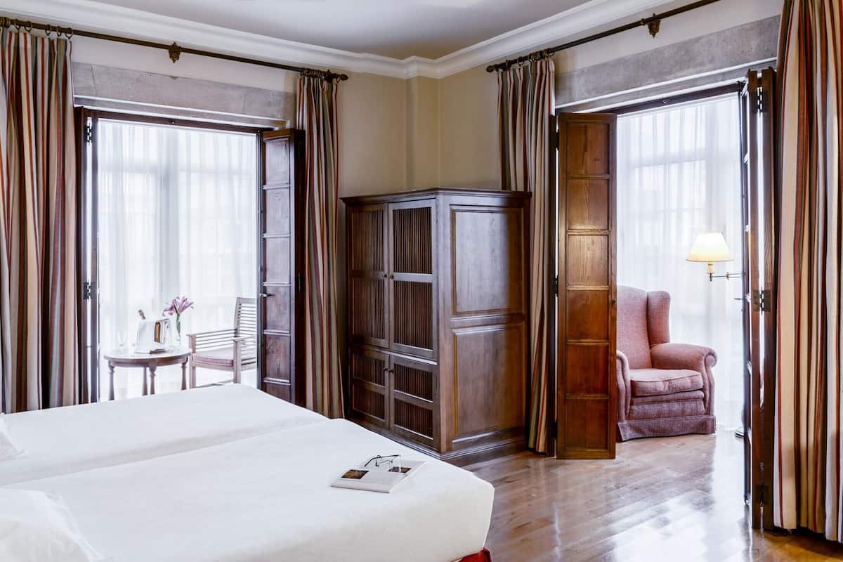 1 bedroom, premium bedding, minibar, in-room safe