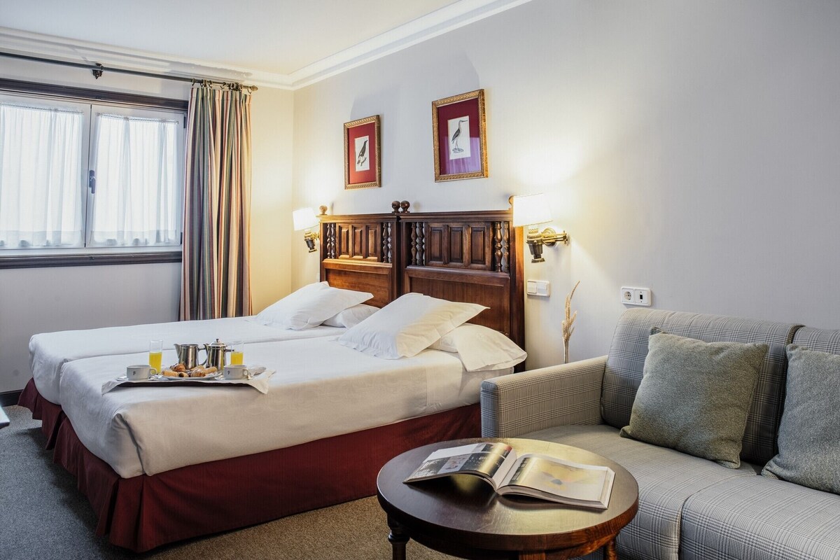 Premium bedding, down comforters, minibar, in-room safe
