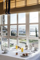 Se ofrece un desayuno bufé (20 EUR por persona)